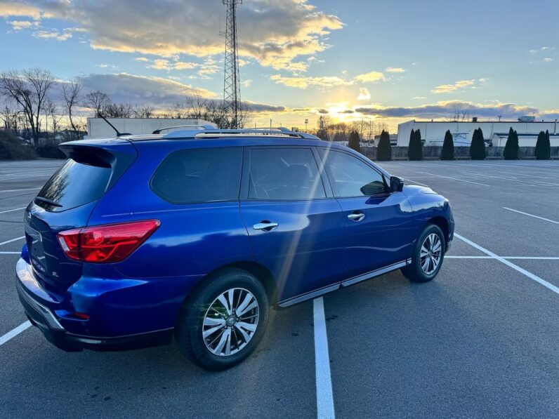 
								2017 Nissan Pathfinder SL full									