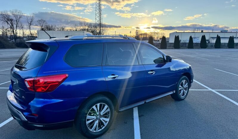 
								2017 Nissan Pathfinder SL full									